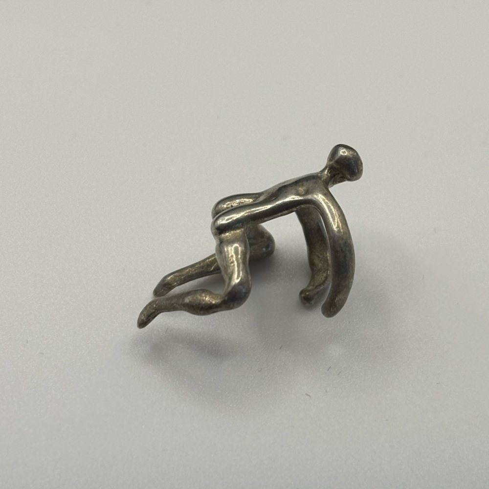 (173)Vintage Sterling Silver Ear Cuff Climbing Figure - Picture 4 of 9